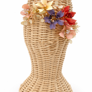 Tocado floral artesanal para bodas y eventos
