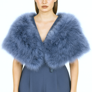 Capa de plumas azul
