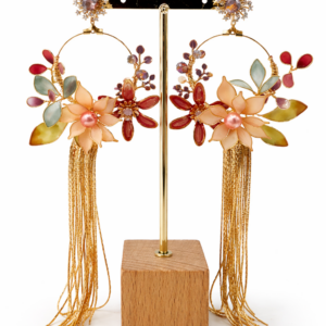 Pendientes artesanales florales largos con flecos dorados