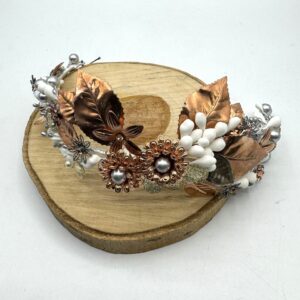 Tiara pistilos detalles en bronce