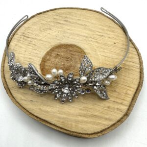 Corona tiara cristal flor y hojas con perlas