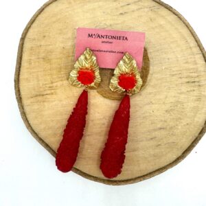 Pendiente flamenca hoja dorada lagrima relieve