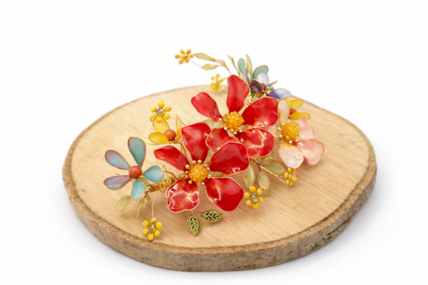 Tocado floral artesanal rojo para bodas y eventos - Imagen 2