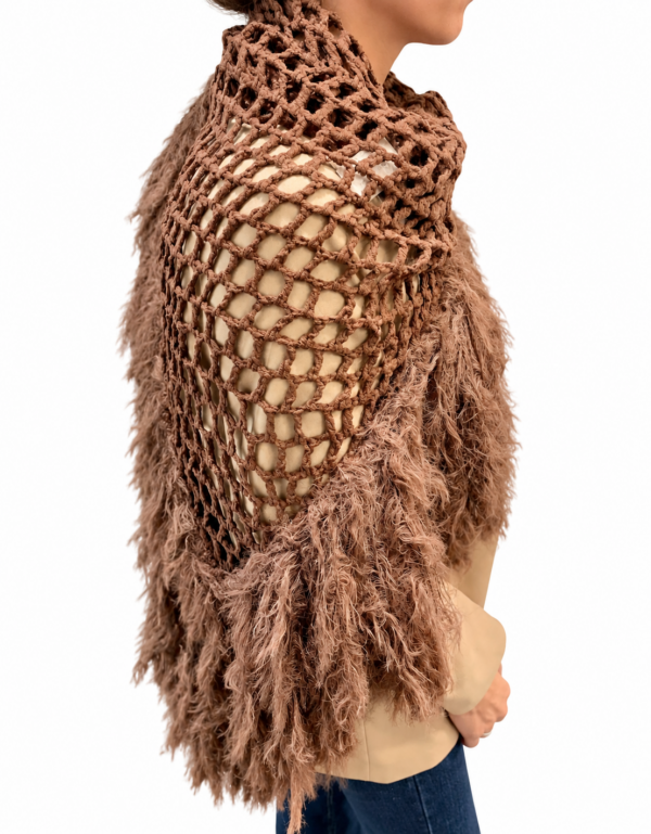 Capa de Punto con Flecos de Plumas - Imagen 5
