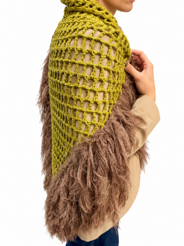 Capa de Punto con Flecos de Plumas - Imagen 3